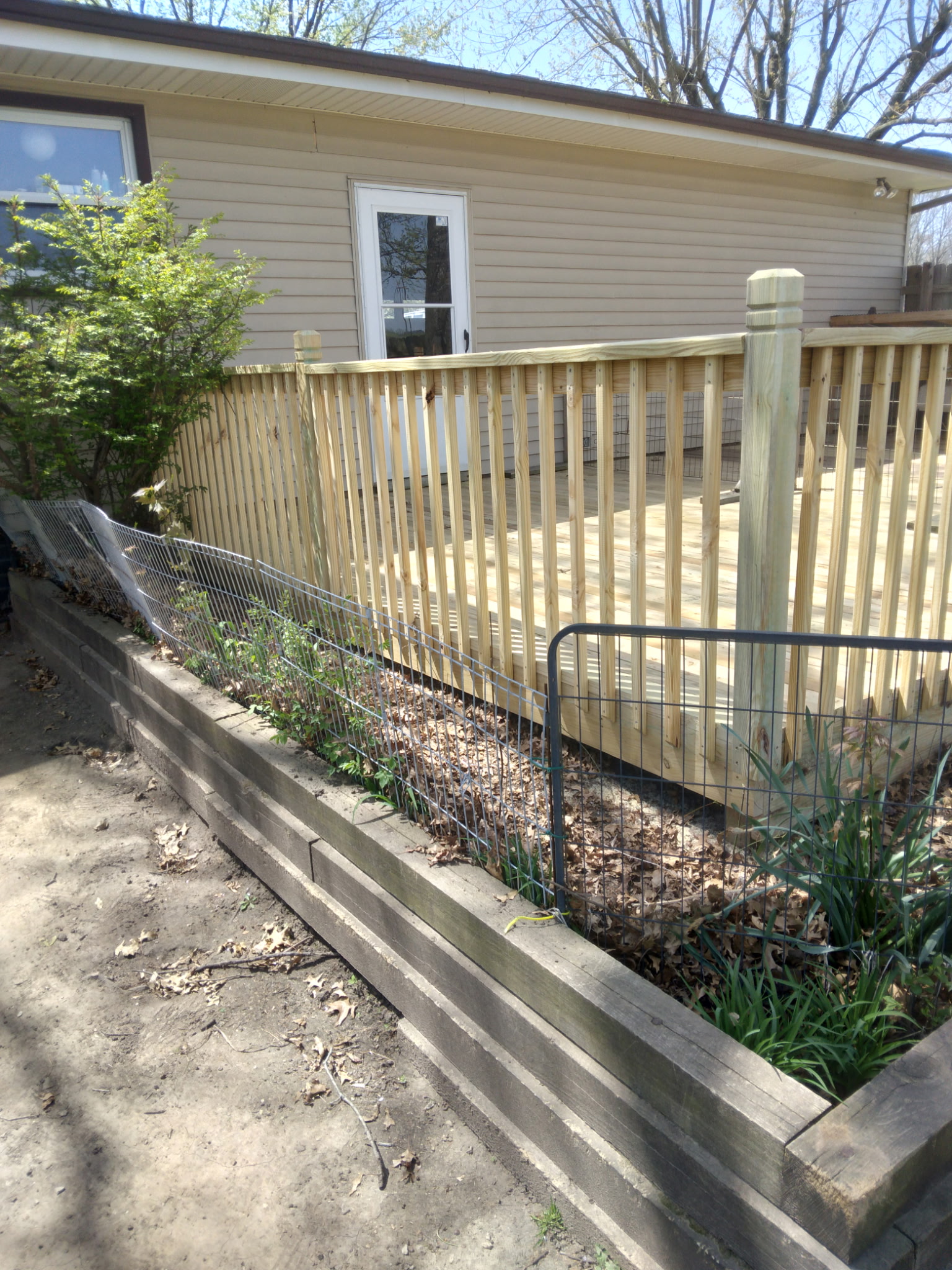 Deck with retaining wall
